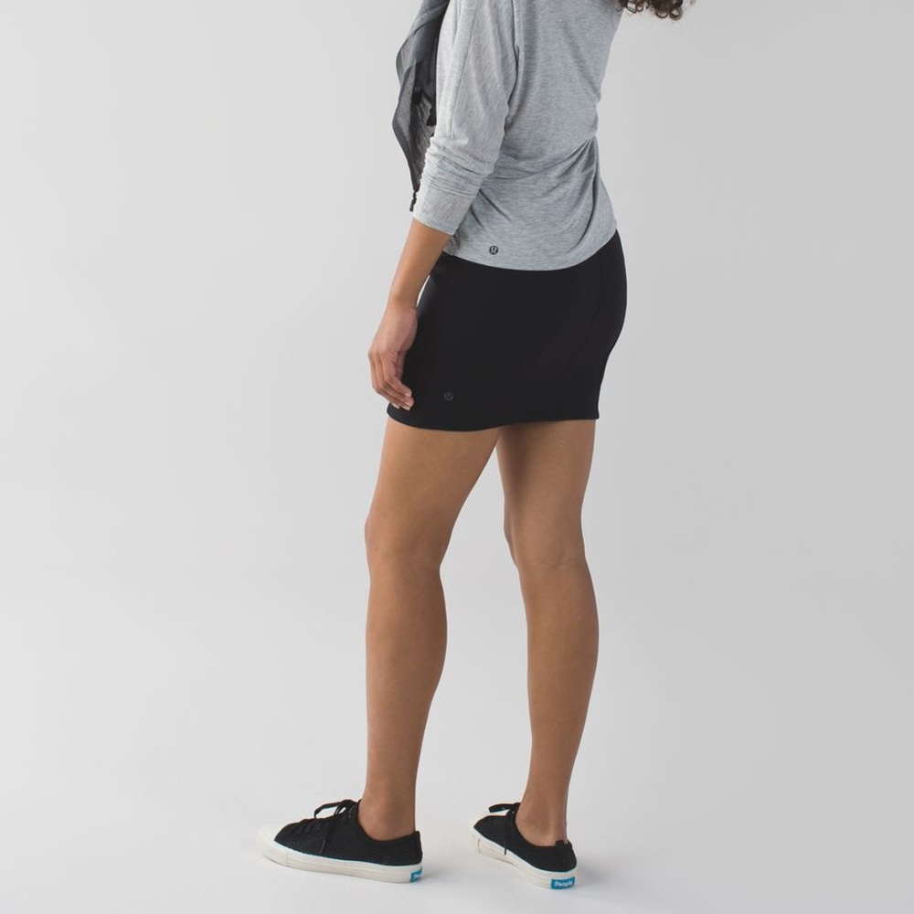 Lululemon &go city farer skirt